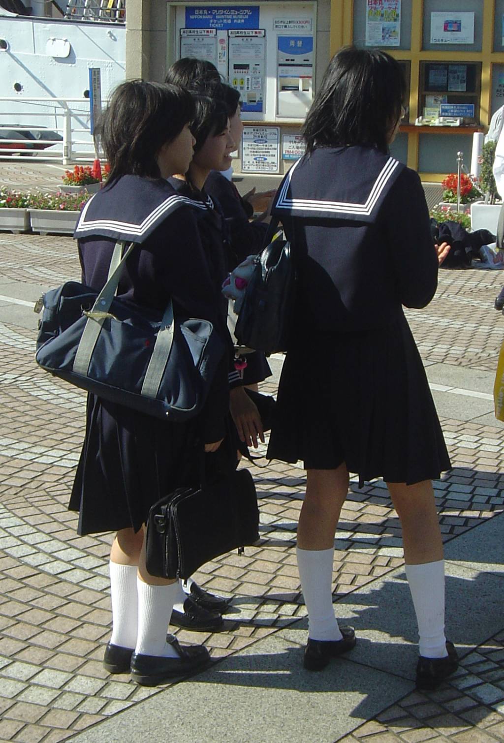 Essay school uniforms